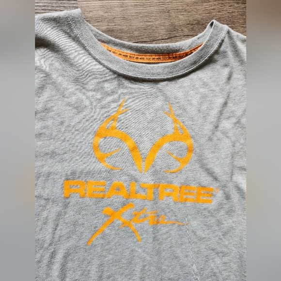 ☀️ Realtree Logo Men's Gray T-Shirt - Picture 2 of 3